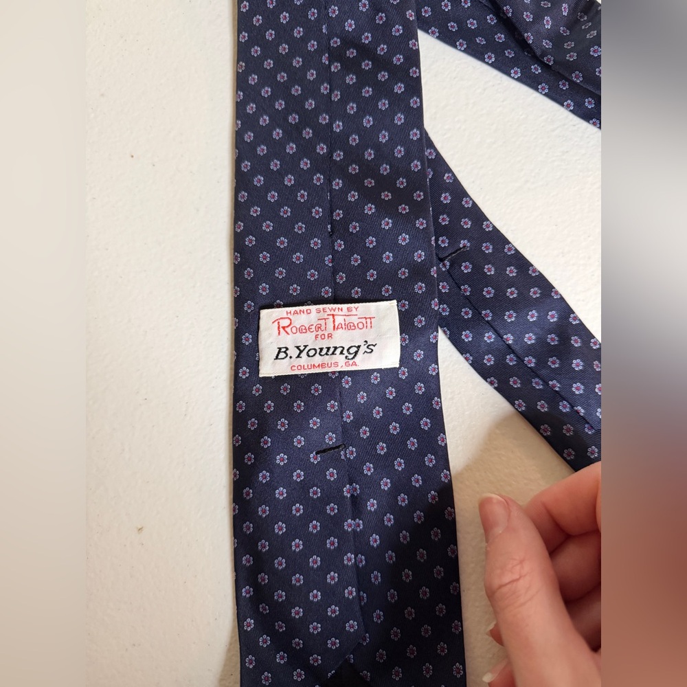 Robert Talbott VINTAGE navy blue silk tie with a small floral geometric pattern.